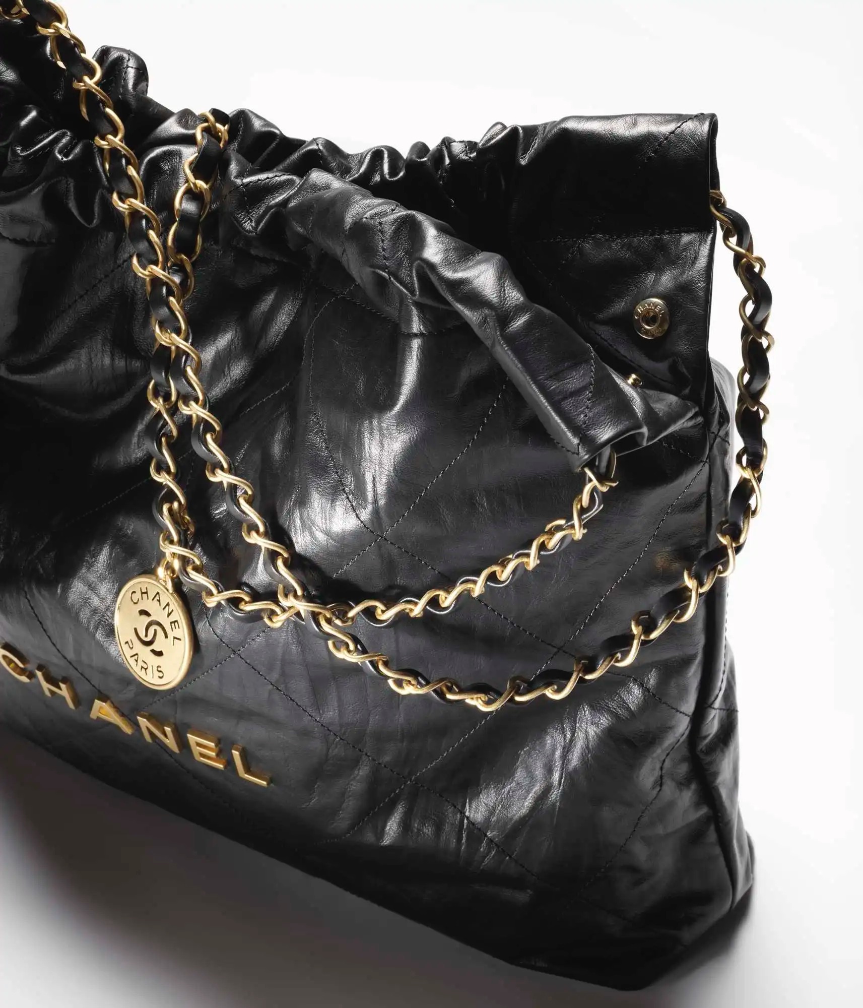 Chanel 22 shopping bag