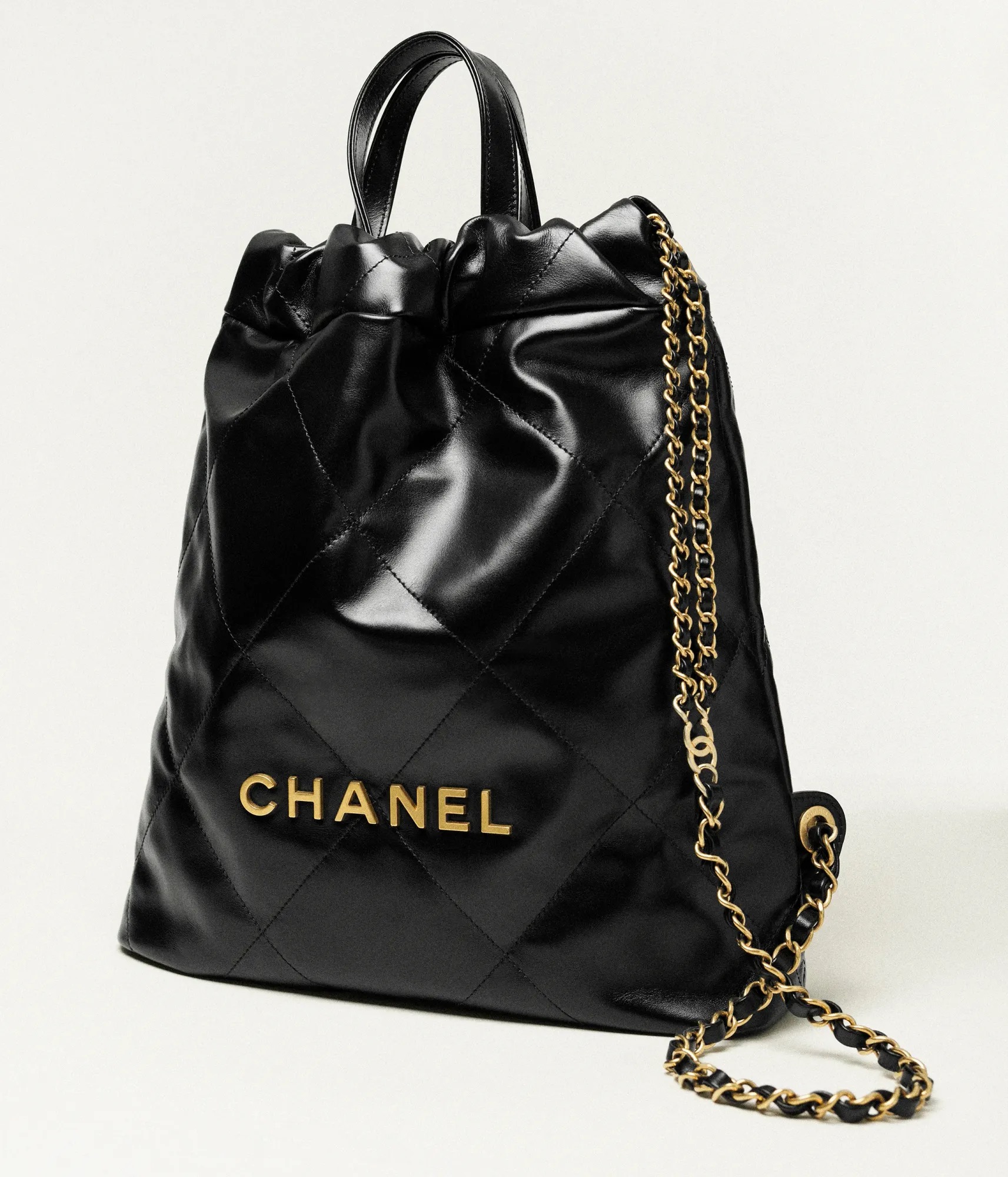 Chanel 22 shopping bag