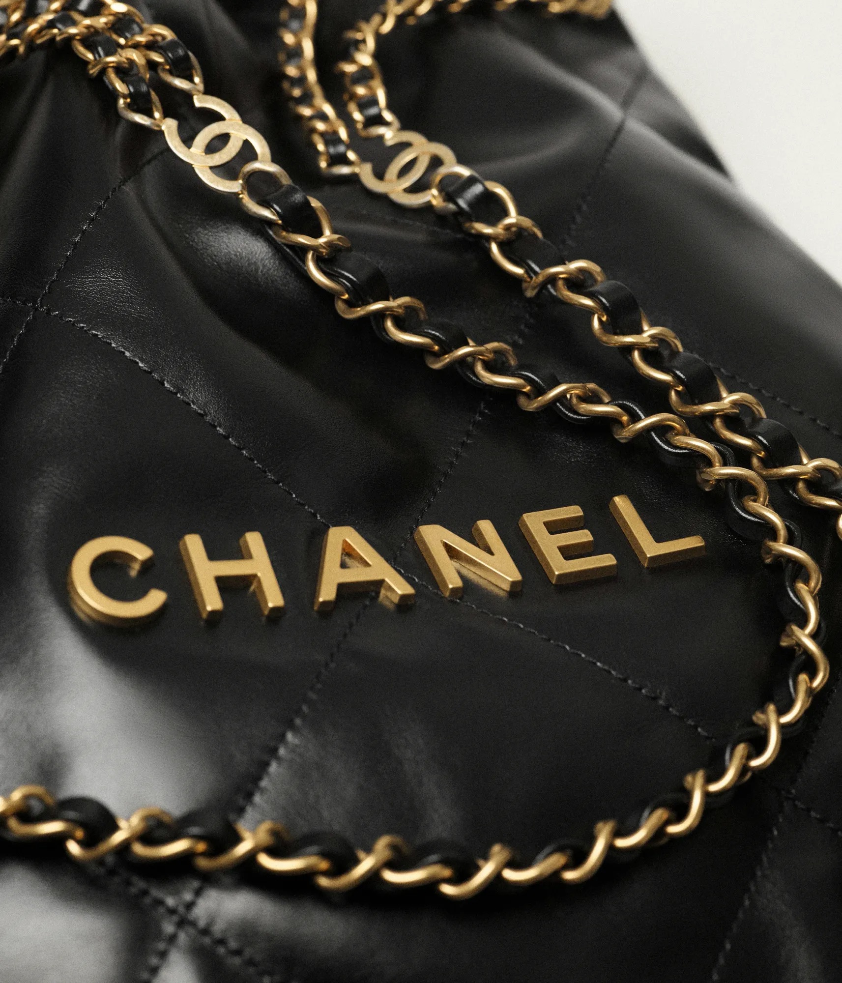 Chanel 22 shopping bag