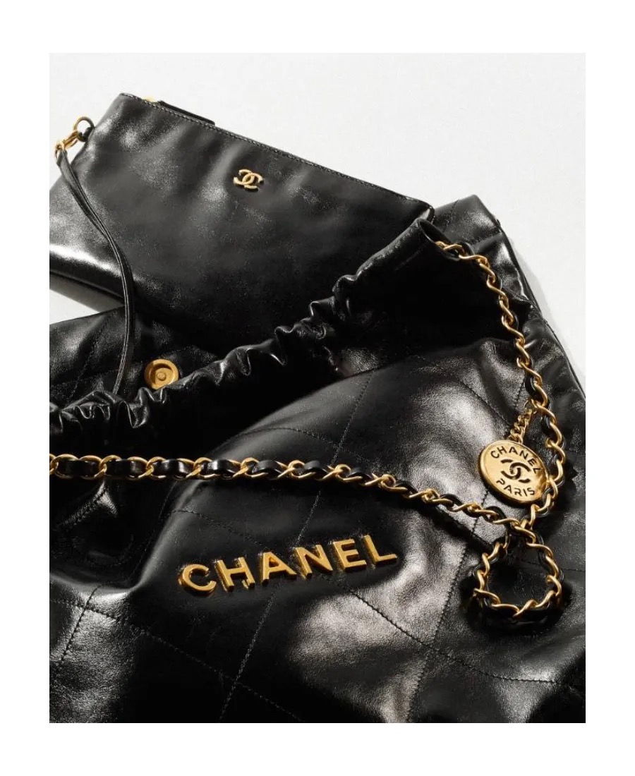 Chanel 22 shopping bag