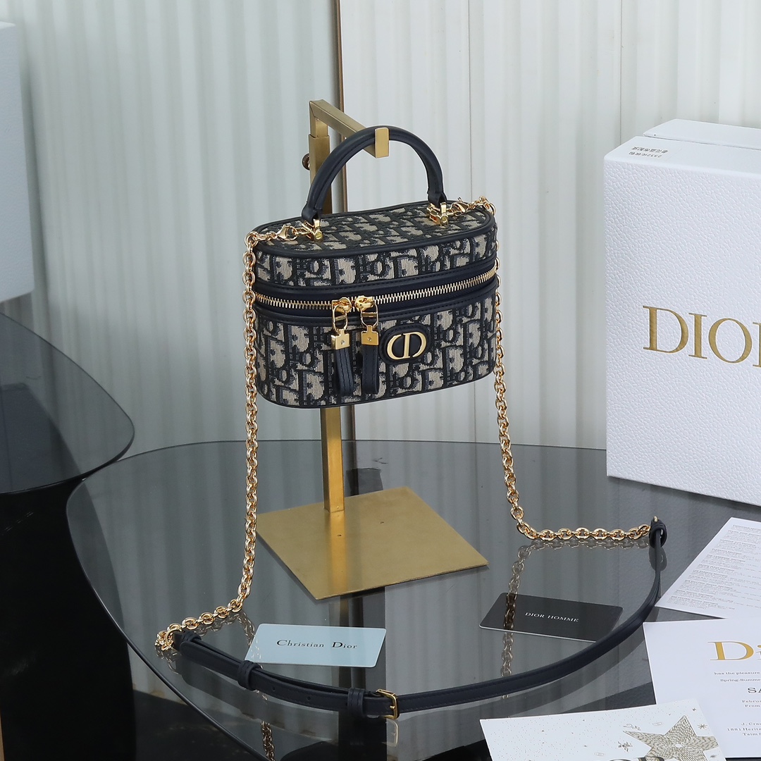 DIOR 30 Montaigne