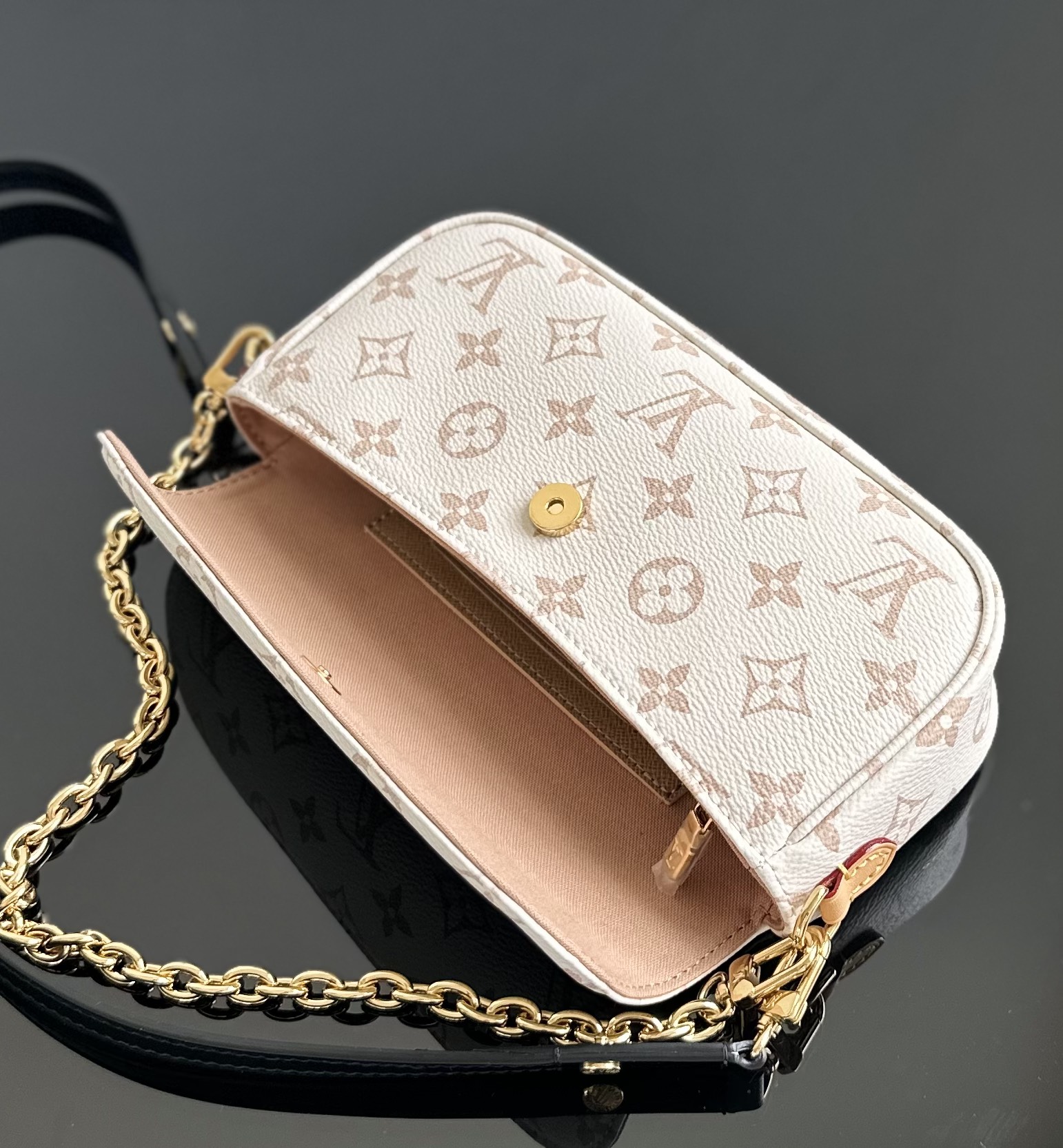 Louis Vuitton IVY Wallet On Chain Ivy