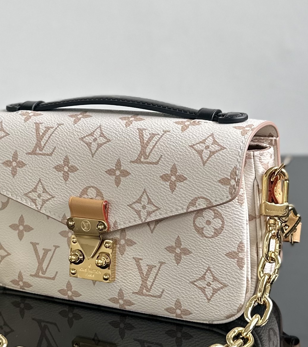 Louis Vuitton Pochette Métis East West